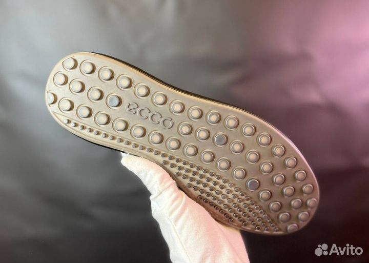 Кроссовки Ecco стильные