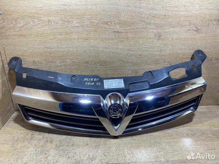 Решетка радиатора Opel Astra H рест Арт. 130337