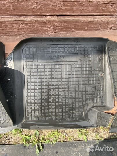 Автомобильные коврики резиновые