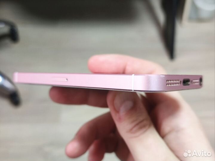 iPhone SE, 128 ГБ