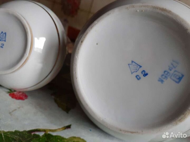 Кофейник и сливочник