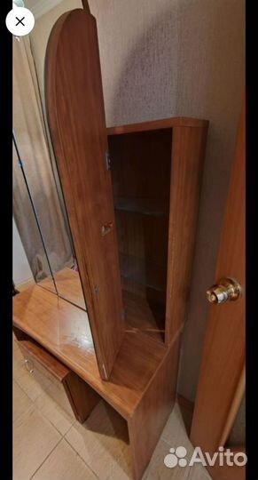 Туалетный столик с зеркалом бу