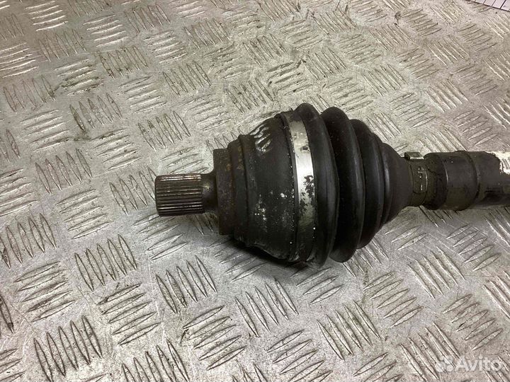 Привод правый передний Volkswagen Passat