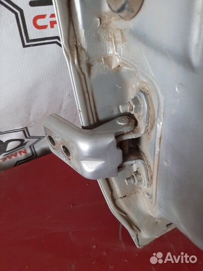 Петля двери задняя правая Nissan Almera N16