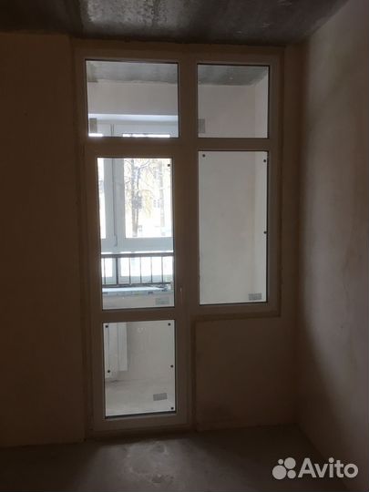 Стеклянная дверь на балкон