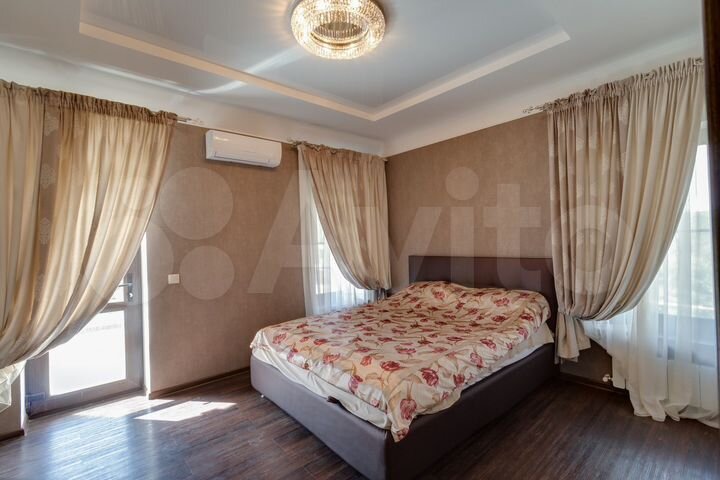 Коттедж 210 м² на участке 15 сот.