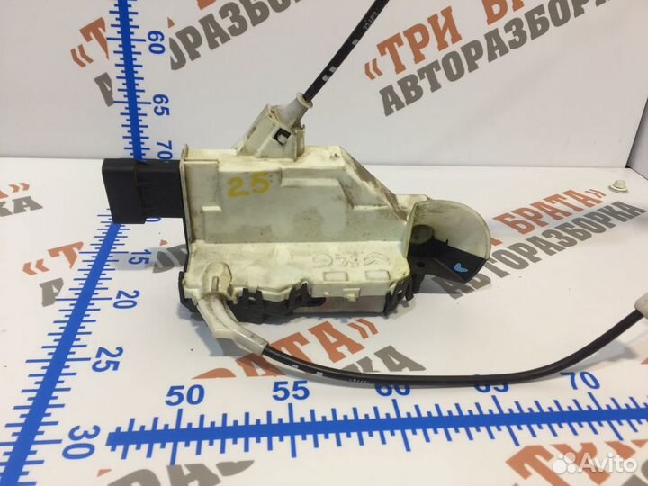 Ситроен Берлинго Замок передней двери Лев