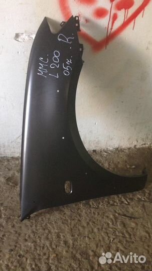 Крыло переднее правое Mitsubishi L200