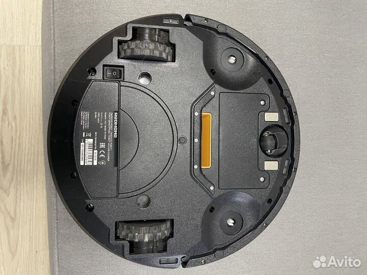 Робот пылесос redmond