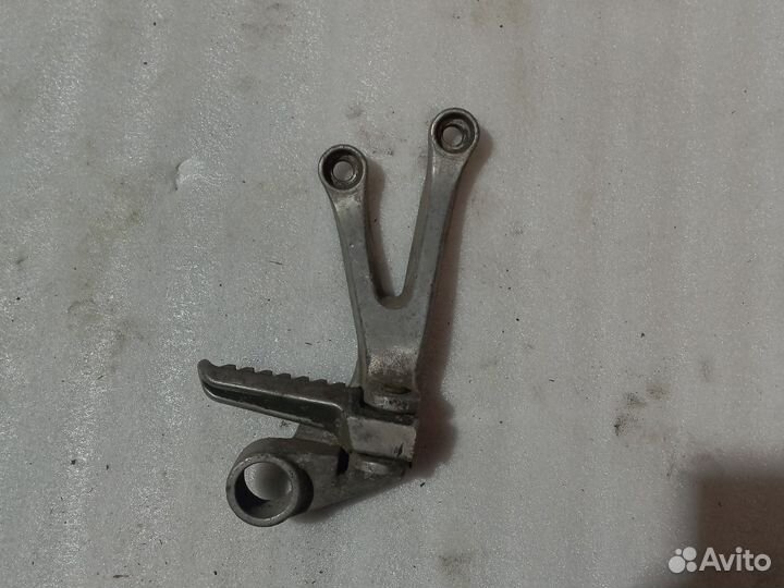 Подножка правая задняя Kawasaki ZX6R/ZX9R 98-02