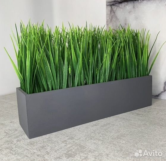 Трава искуственная в деревяном кашпо