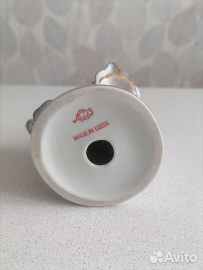 Статуэтка якутка с севрюгой