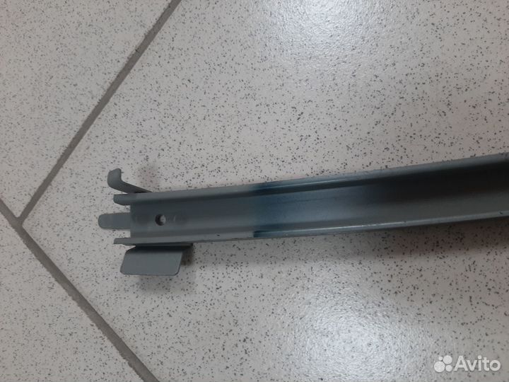 Направляющая стекла передняя правая Rav4 40 12-19