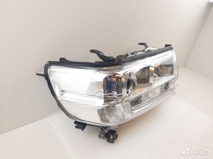 Фара правая Toyota Land Cruiser 200 2015-2021