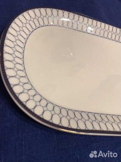 Блюдо овальное сервилвочное. Фарфор