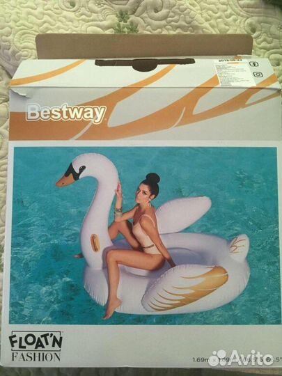 Надувной матрас «лебедь»