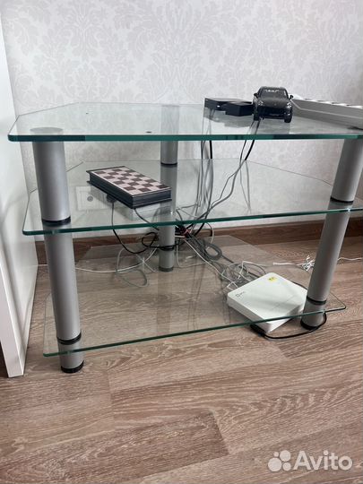 Стеклянная тумба под тв