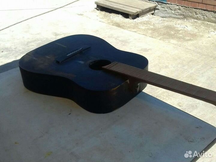 Старинная гитара