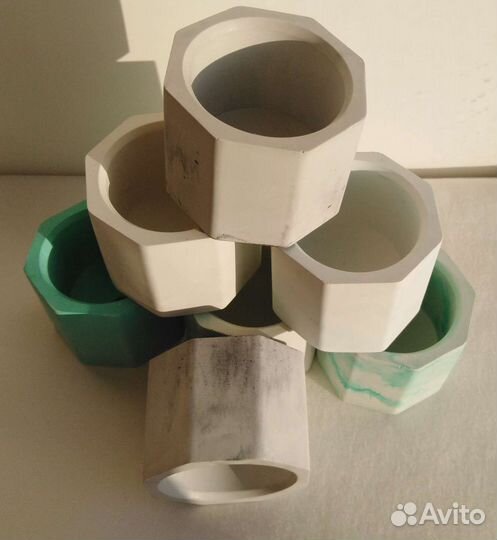 Подносы, подсвечники, кашпо из гипса