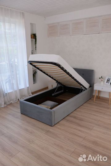 Кровать с матрасом + подъемный механизм 90х200