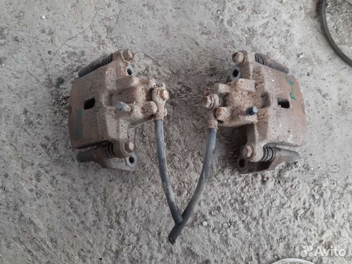 Задний тормозной суппорт Mitsubishi Pajero 4