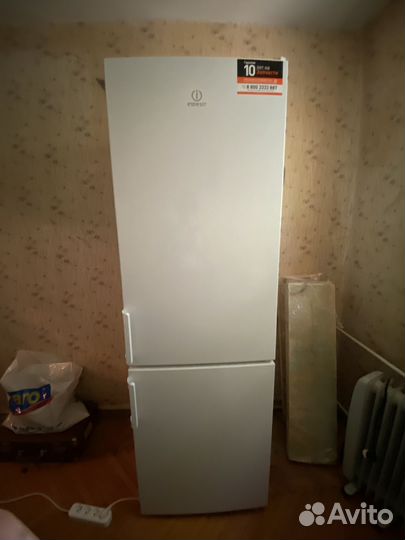 Холодильник indesit новый