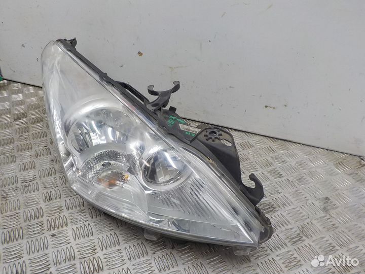 Фара правая Peugeot 3008
