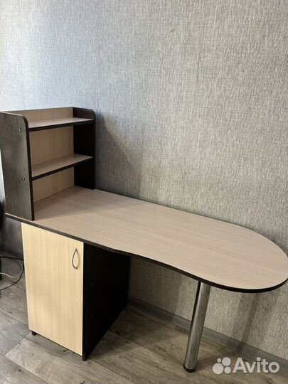 Маникюрный стол