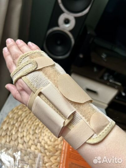 Бандаж на лучезапястный сустав правый