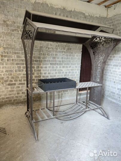 Мангал с крышей