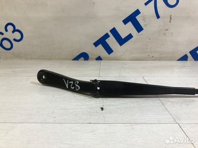 Поводок дворника левый renault sandero 1 1.6 мт