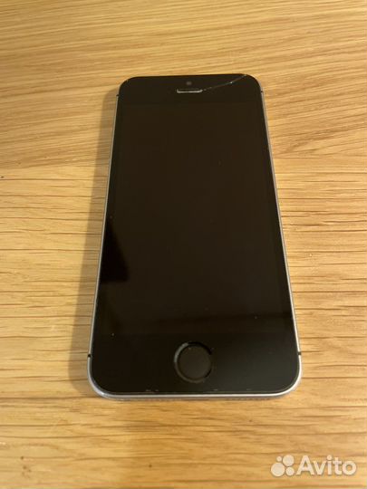 Телефон iPhone se 2016