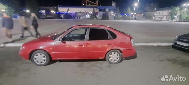 Toyota Corolla 1.3 МТ, 1998, битый, 346 306 км