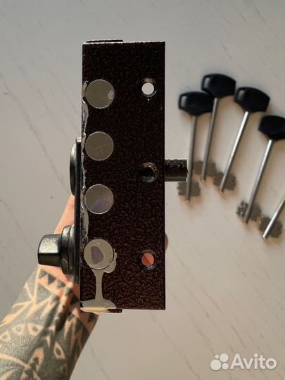 Замок дверной