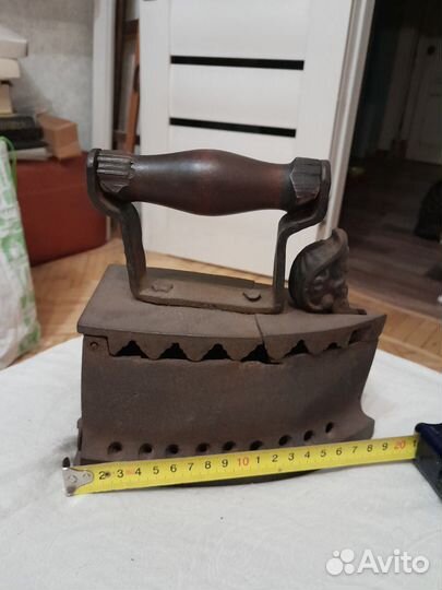 Утюг старинный угольный