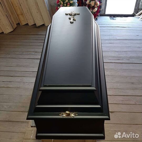 Гроб лакированный 4 гранный, 6 гранный