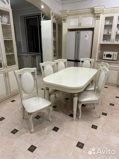 Стол обеденный