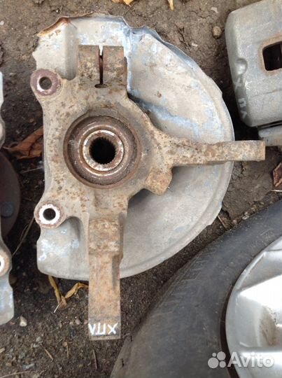 Поворотный кулак Митсубиси Лансер 10