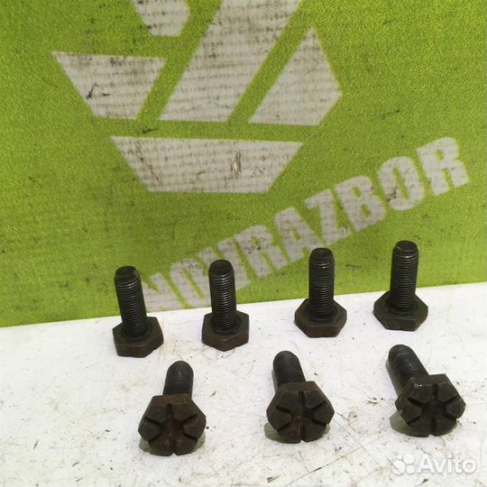 Болт маховика Рено Логан