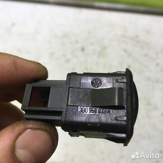 Кнопка открывания лючка бензобака Фольксваген Го