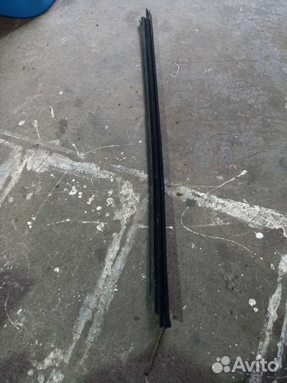 Молдинг стекла задней левой двери Audi A4 B6