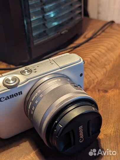 Компактный фотоаппарат Canon m10