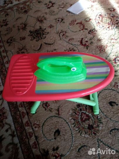 Гладильная доска и утюг