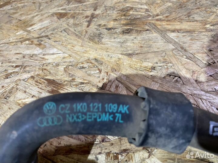 Патрубок системы охлаждения VW Passat B6 B7 05-15