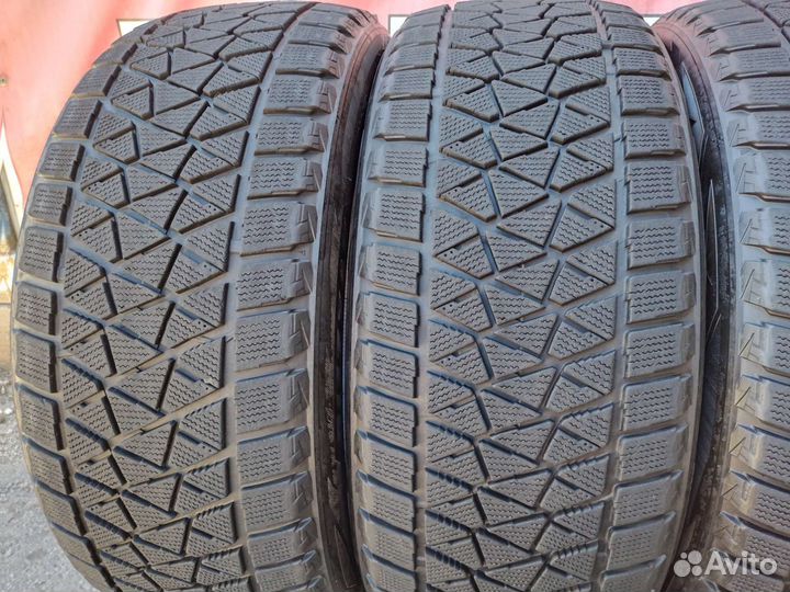 Bridgestone Blizzak DM-V2 285/45 R22