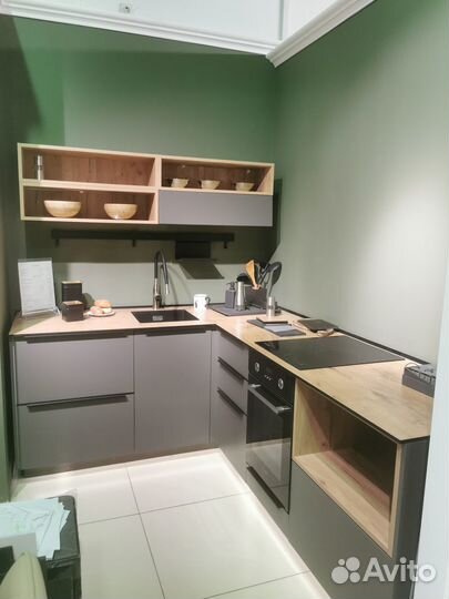 Кухня угловая выставочный образец