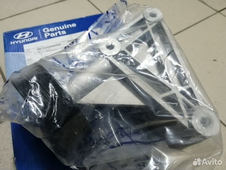 Опора с роликом приводного ремня Соната нф. Новая