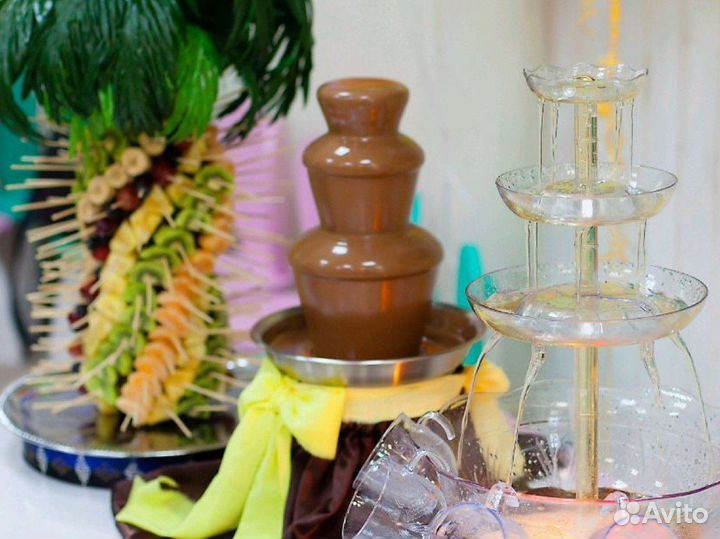 Шоколадный фонтан и фруктовая пальма