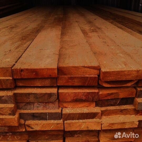 Доски лиственницы 35x110 мм, строго обработанные и