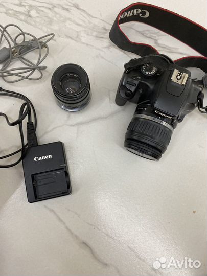 Зеркальный фотоаппарат canon 1000 D